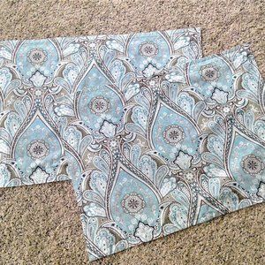 Peri Two Pillow Shams